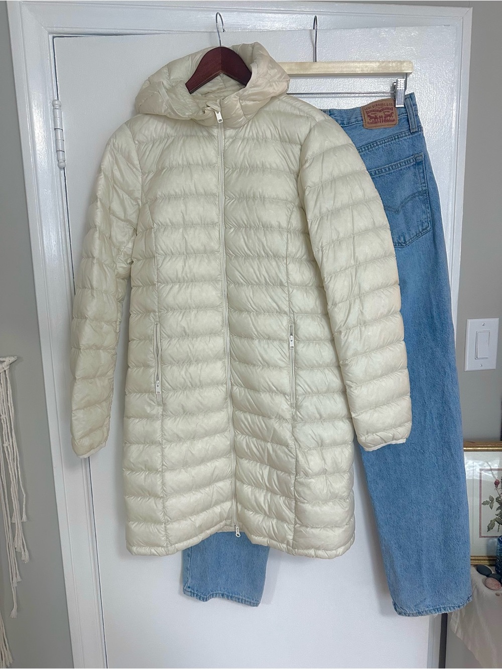 Aritzia BabatonLightweight Cream Hooded Puffer Coat for Women